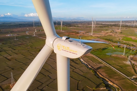 Khát vọng tạo giá trị bền vững từ năng lượng tái tạo của Bầu Hiển