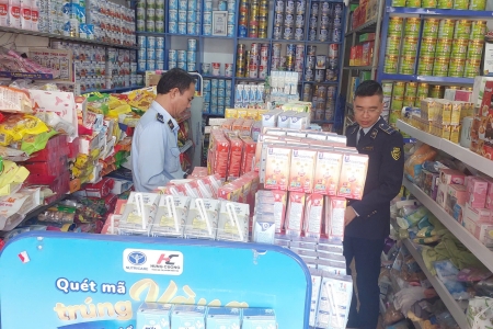 Ninh Bình: Phát hiện cơ sở kinh doanh thuốc lá không phép và hơn 80 sản phẩm thực phẩm nhập lậu
