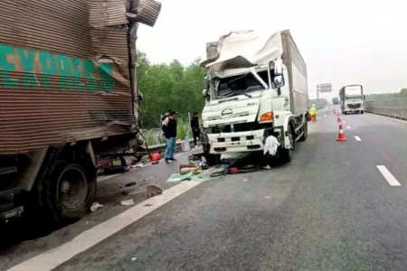 Tai nạn liên hoàn giữa 3 ô tô trên cao tốc đoạn qua Hà Tĩnh