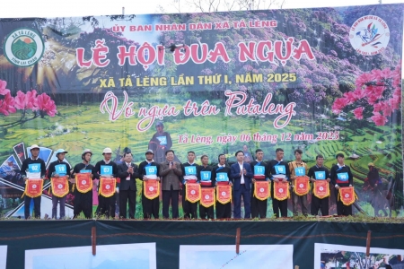 Không khí rộn ràng tại Lễ hội đua ngựa lần đầu tiên ở Tả Lèng