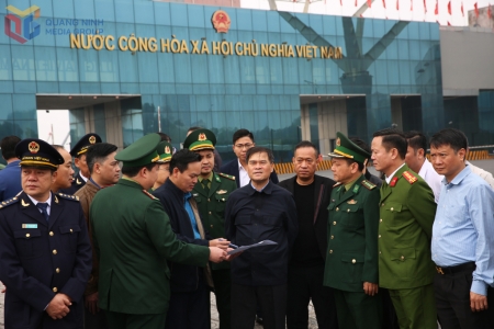 Chủ tịch UBND tỉnh Quảng Ninh Bùi Văn Khắng kiểm tra một số dự án trọng điểm