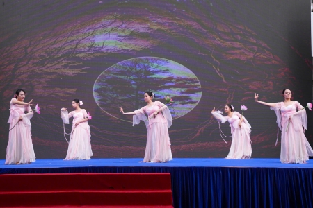 Hải Phòng: Liên hoan văn nghệ các câu lạc bộ hưởng ứng chương trình Ngày hội Việc làm lần thứ nhất 2025