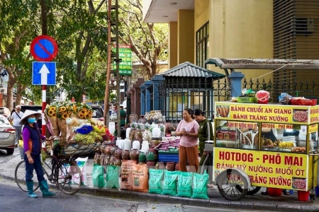Một tháng nhìn lại trật tự vỉa hè: thay đổi chưa đủ dài để tạo nếp mới