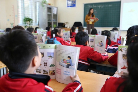 Vì sao giáo dục cần một bộ sách giáo khoa thống nhất?