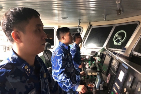 Bộ Tư lệnh Vùng Cảnh sát biển 1 khẩn trương tìm kiếm 9 ngư dân bị chìm tàu trên biển Hà Tĩnh