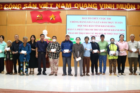 Ban tổ chức Cuộc thi "Chống hàng giả và lừa đảo trực tuyến" gửi tặng 80 triệu đồng hỗ trợ người dân bị thiệt hại do mưa lũ