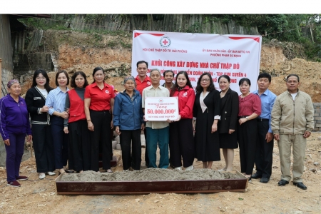 Khởi công xây dựng Nhà Chữ thập đỏ cho hộ nghèo tại phường Phạm Sư Mạnh