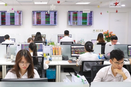 Chứng khoán phiên chiều 11/12: VN-Index lùi xuống dưới mốc 1.700 điểm