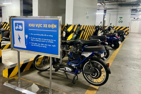 Bộ Xây dựng yêu cầu hoàn thiện quy chuẩn đối với chung cư có lắp trụ sạc xe điện