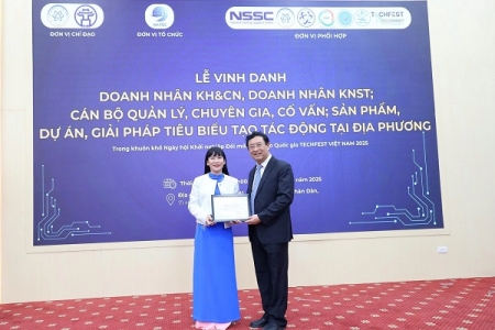 Chủ tịch HĐTV Yến sào Khánh Hòa được vinh danh doanh nhân khoa học & công nghệ tiêu biểu