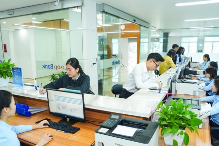 Cuộc đua tín dụng cuối năm: Ngân hàng tăng tốc, doanh nghiệp đón dòng vốn