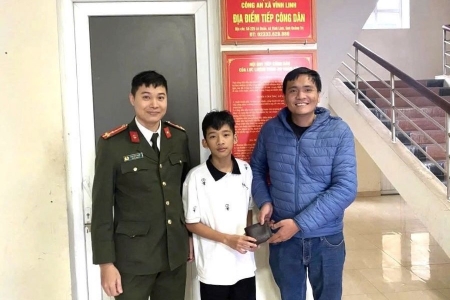 Quảng Trị: Nhặt được gần 23 triệu đồng, nam sinh lớp 9 nhờ công an tìm người trả lại