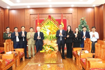 Phó Bí thư Tỉnh ủy Thanh Hóa thăm, chúc mừng Ủy ban Đoàn kết Công giáo tỉnh nhân dịp Lễ Giáng sinh