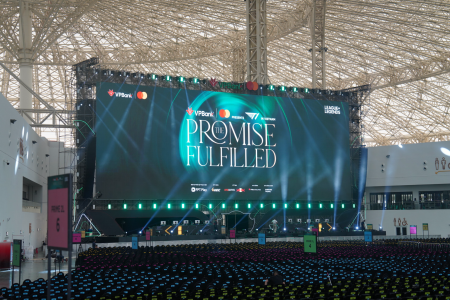 Tận mắt chứng kiến sân khấu 500m2 xem T1 và huyền thoại Faker thi đấu