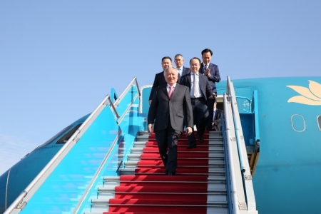 Phó Thủ tướng Thường trực Nguyễn Hòa Bình đáp chuyến bay đầu tiên xuống Sân bay Quốc tế Long Thành