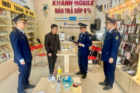 Lạng Sơn: Tạm giữ lô điện thoại và phụ kiện nghi giả mạo nhãn hiệu tại Đình Lập và Lộc Bình