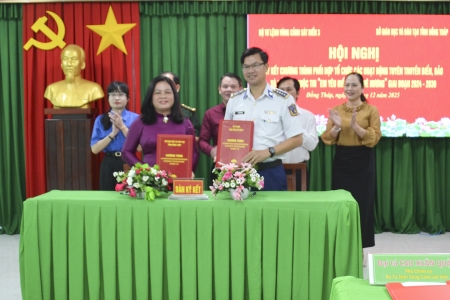 Bộ Tư lệnh Vùng Cảnh sát biển 3 ký kết chương trình phối hợp tuyên truyền biển, đảo tại Đồng Tháp