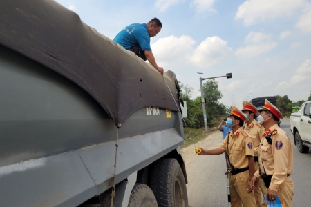 Tây Ninh xử lý nghiêm vi phạm xe chở quá tải