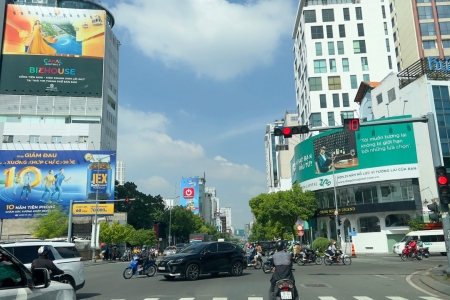 TP. HCM quyết liệt kiểm tra trụ, bảng quảng cáo để chỉnh trang đô thị