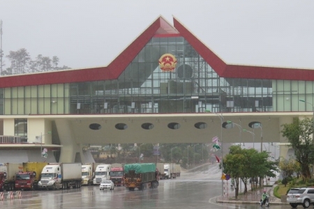 Giao thương qua cửa khẩu Lạng Sơn duy trì ổn định cuối năm