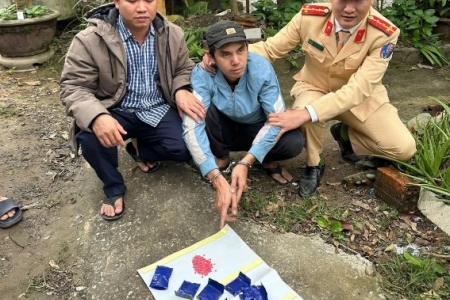 Quảng Trị: Phát hiện, bắt giữ đối tượng vận chuyển trái phép gần 2.000 viên ma túy tổng hợp