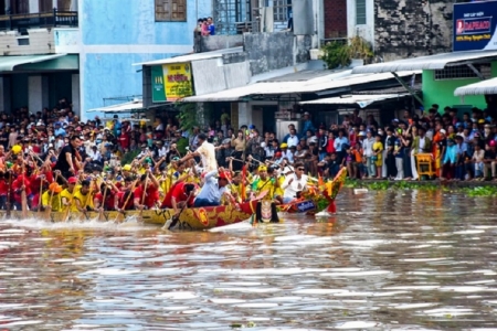 Cà Mau sôi động giải đua ghe Ngo mừng Ngày thành lập Quân đội nhân dân Việt Nam