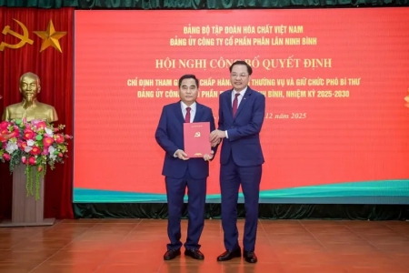 Công ty Cổ phần Phân lân Ninh Bình công bố quyết định bổ nhiệm Phó Bí thư Đảng ủy, Giám đốc Công ty