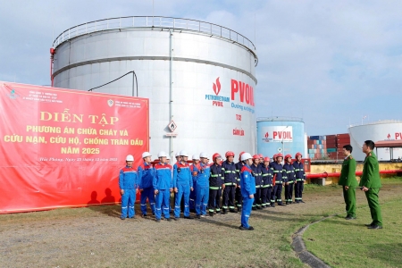 Thực tập phương án chữa cháy và cứu nạn, cứu hộ, chống tràn dầu tại Xí nghiệp xăng dầu PETEC Hải Phòng