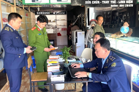 Sơn La: Phát hiện, tạm giữ hàng chục điện thoại di động nghi nhập lậu tại xã vùng cao Mường Lầm