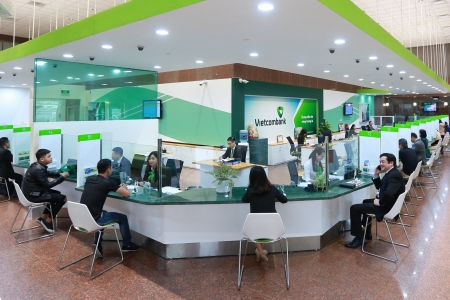 Vietcombank giảm lãi suất cho vay, hỗ trợ khách hàng bị thiệt hại bởi bão, lũ năm 2025