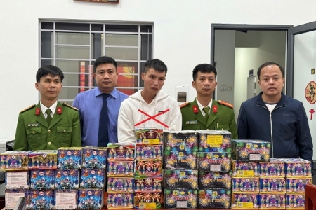 Nghệ An: Phát hiện, bắt giữ đối tượng cất giấu hơn 70 kg pháo nổ trái phép