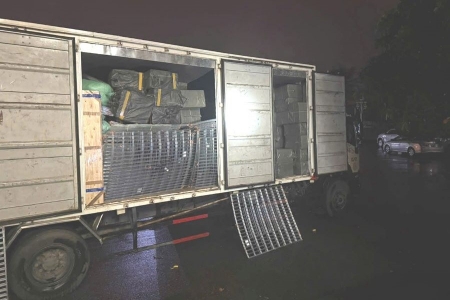 Quảng Trị: Phát hiện 69.500 bao thuốc lá lậu trên ô tô biển số Hà Nội