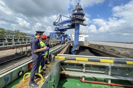 Chi cục Hải quan khu vực XIX vượt chỉ tiêu thu ngân sách nhà nước