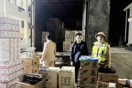 Hà Tĩnh: Bắt giữ xe tải vận chuyển lượng lớn mỹ phẩm không rõ nguồn gốc