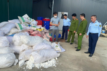 Ninh Bình tiêu hủy hơn 2 tấn thực phẩm không rõ nguồn gốc