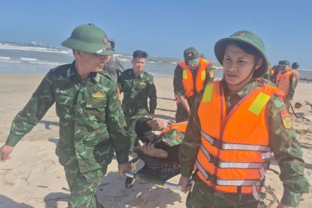 Quảng Trị: Ứng cứu ngư dân gặp nạn khi đi đánh cá trên biển