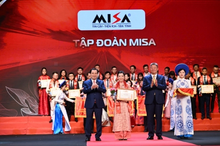 MISA nhận bằng khen của UBND TP Hà Nội tại Lễ tôn vinh doanh nhân, doanh nghiệp Thăng Long 2025