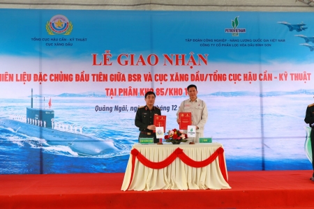 Lọc hóa dầu Bình Sơn bàn giao lô nhiên liệu đặc chủng đầu tiên phục vụ quốc phòng cho Cục Xăng dầu