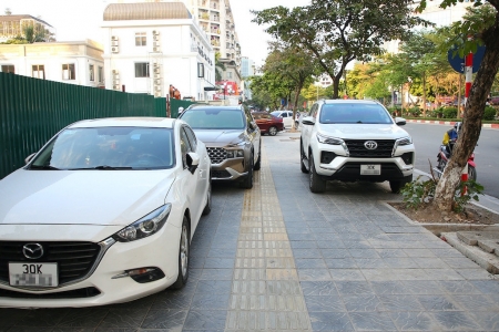 Siết chặt quy định đỗ xe trên vỉa hè: Những thay đổi quan trọng tài xế cần lưu ý