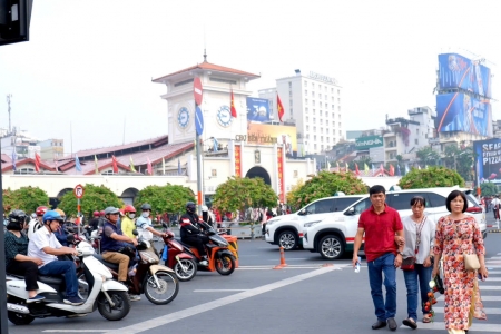 Hướng tới giao thông xanh, TP.HCM từng bước loại xe xăng khỏi khu vực trung tâm