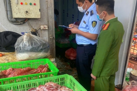 Hưng Yên: Phát hiện, thu giữ gần 5 tấn thịt lợn và sản phẩm động vật có dấu hiệu mang mầm bệnh