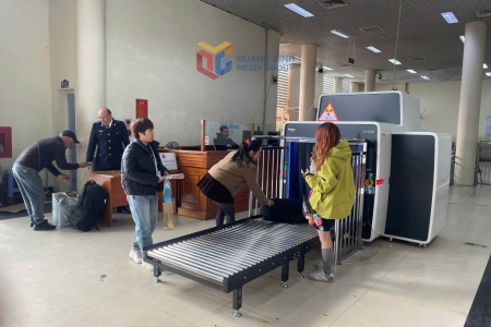 Hải quan Cửa khẩu Quốc tế Móng Cái hoàn thành lắp đặt 2 máy soi hành lý mới