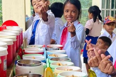 Chính sách mới hỗ trợ tiền ăn và gạo cho học sinh tại các xã biên giới đất liền