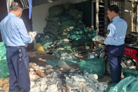 Ninh Bình tăng cường kiểm tra, xử phạt hộ kinh doanh buôn bán hàng không rõ nguồn gốc