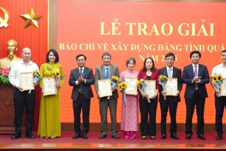 Trao Giải báo chí về xây dựng Đảng tỉnh Quảng Trị năm 2025