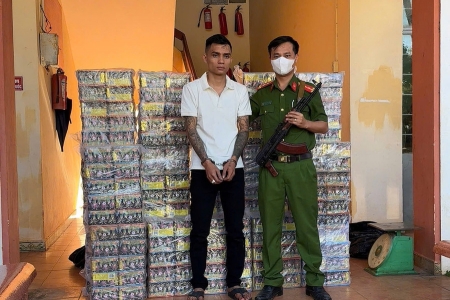 Gia Lai: Mật phục trong đêm, bắt quả tang đối tượng vận chuyển hơn 300kg pháo lậu
