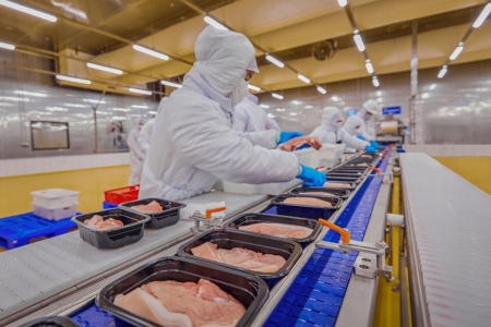 Thị trường thực phẩm Tết Bính Ngọ 2026: Nguồn cung thịt heo dồi dào dù giá có biến động