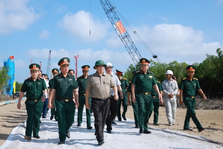 Thủ tướng kiểm tra, đôn đốc một số dự án hạ tầng chiến lược tại Cà Mau