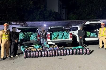 Quảng Ninh: Liên tiếp bắt giữ các vụ vận chuyển khí cười và thực phẩm “bẩn” dịp cận Tết