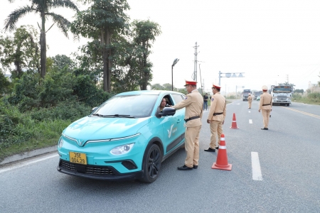 Ninh Bình tăng cường kiểm soát giao thông, xử lý nghiêm vi phạm nồng độ cồn và xe quá tải